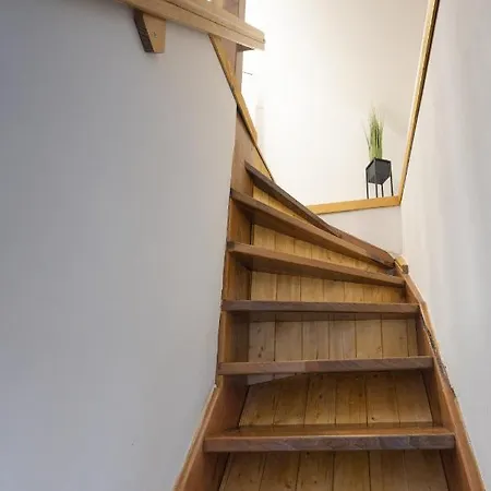 Apartment Stone In Center *