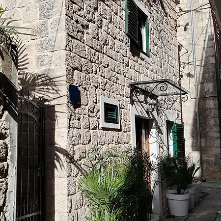 Stone In Center Kastela